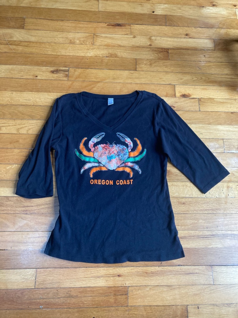 100% Cotton Kavio Black V-Neck Long Sleeve Tee with Colorful Crab Graphic